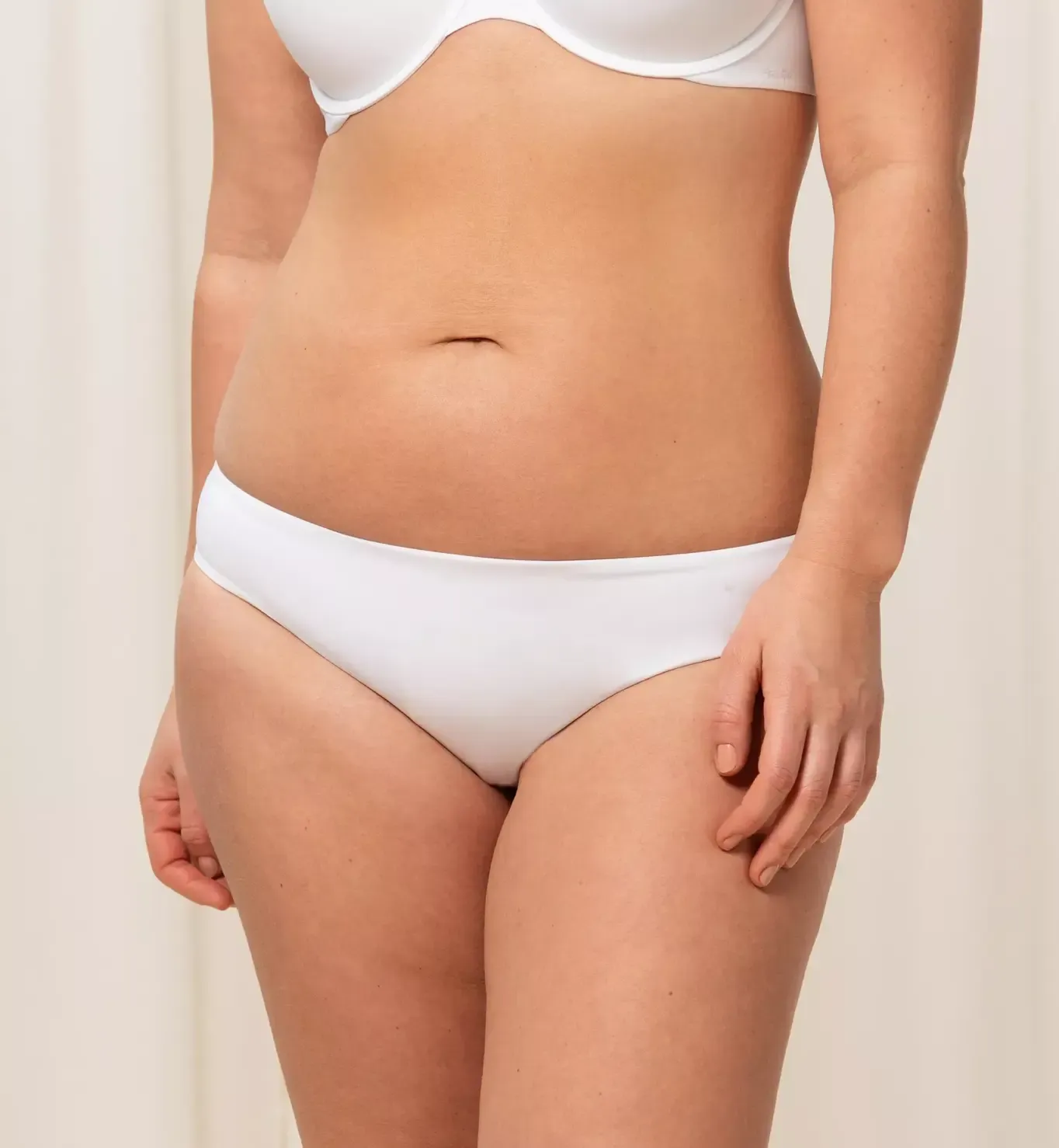 BODY MAKE-UP ESSENTIALS-1