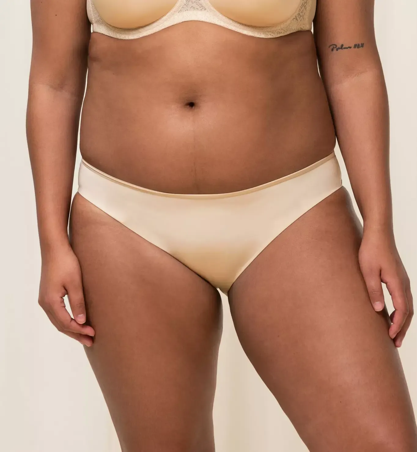 BODY MAKE-UP ESSENTIALS-1