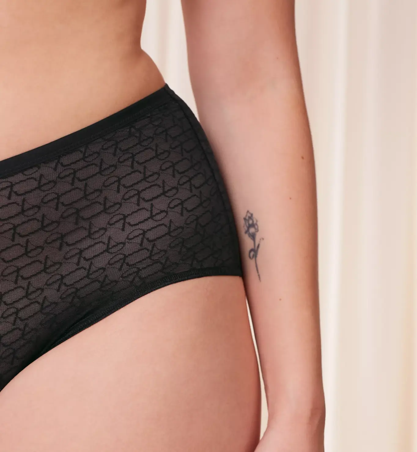 TRIUMPH SIGNATURE SHEER-1