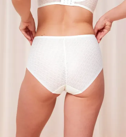 TRIUMPH SIGNATURE SHEER-1