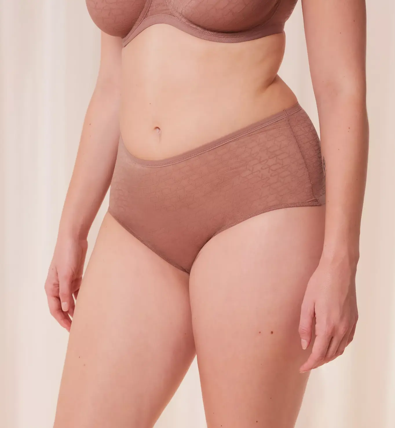 TRIUMPH SIGNATURE SHEER-1
