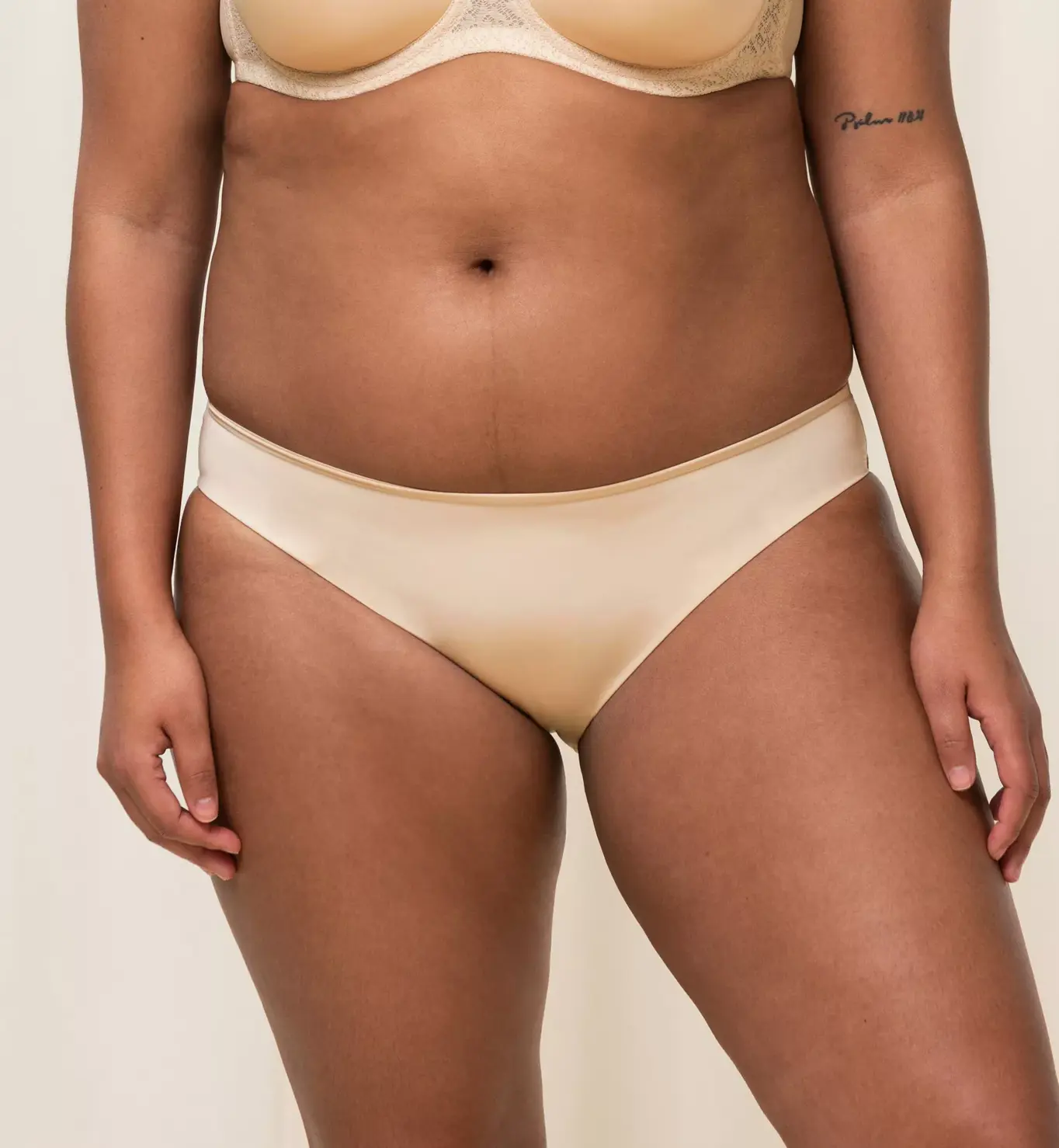 BODY MAKE-UP ESSENTIALS-1