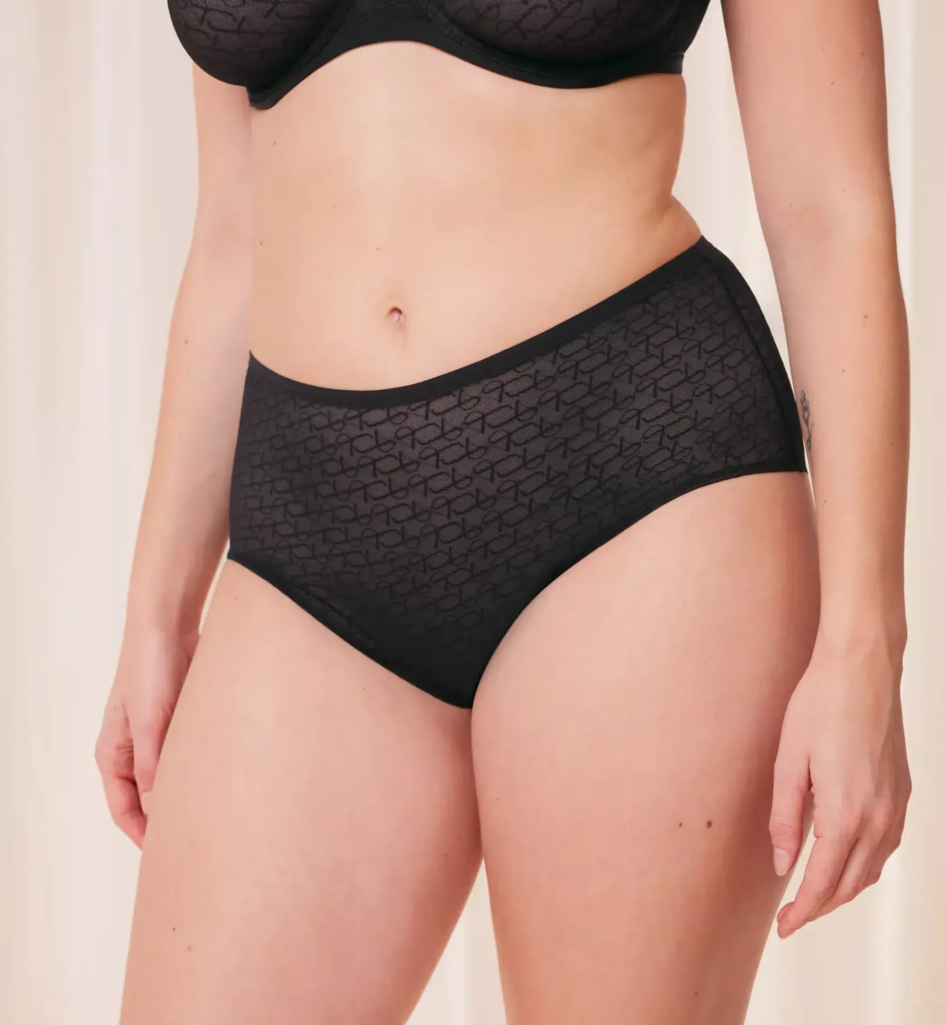 TRIUMPH SIGNATURE SHEER-1