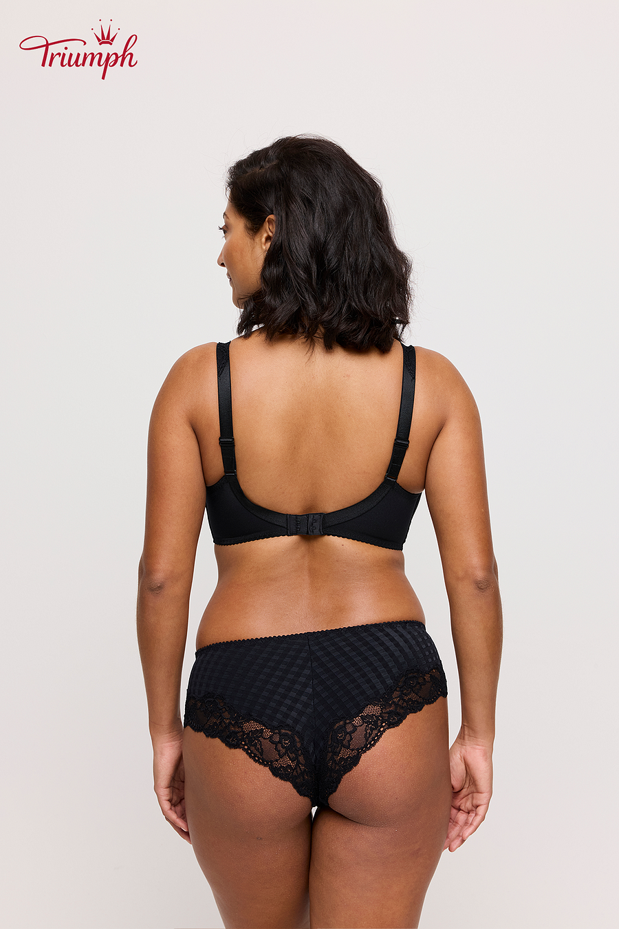 Pohodlná podprsenka Triumph s kosticí a výstelkou, bez výstelky.