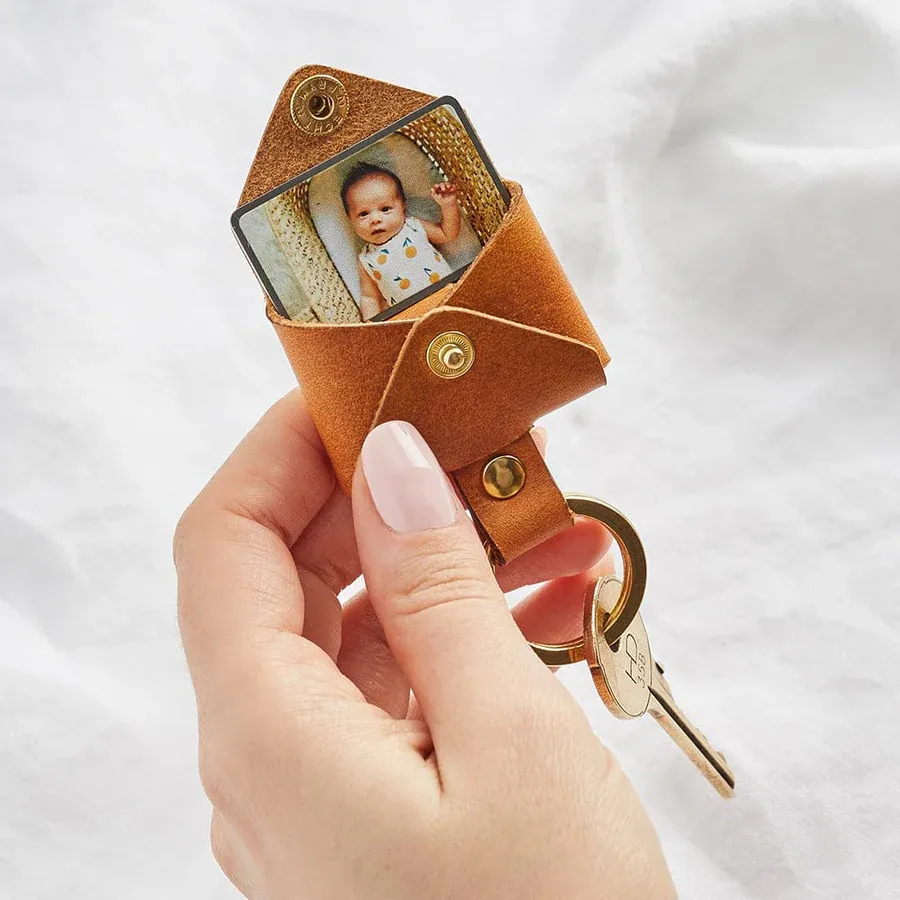 Personalised Pop-Up Photo Leather Keyring Custom Hidden Photo Keepsake Mother’s Day & Father’s Day Gift