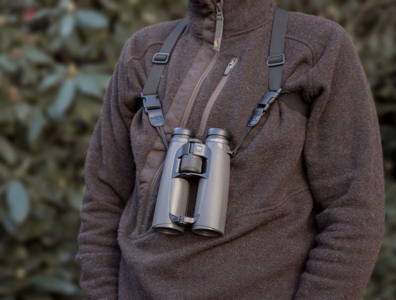 ZEISS Terra ED 10x42 černá/šedá + komfortní křížový popruh Zeiss