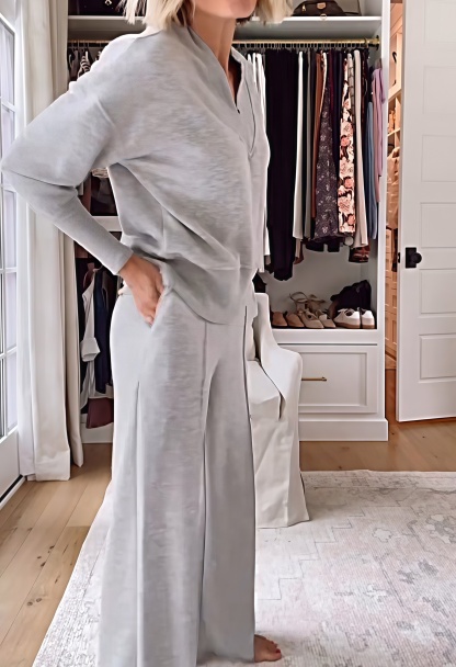 Women's Solid Color V-neck Top & Pants Two-piece Set (🔥Same as in the video)