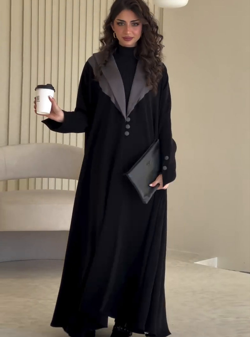 🔥2024 Winter New Style-Contrast Color Over-Knee Black Robe Coat