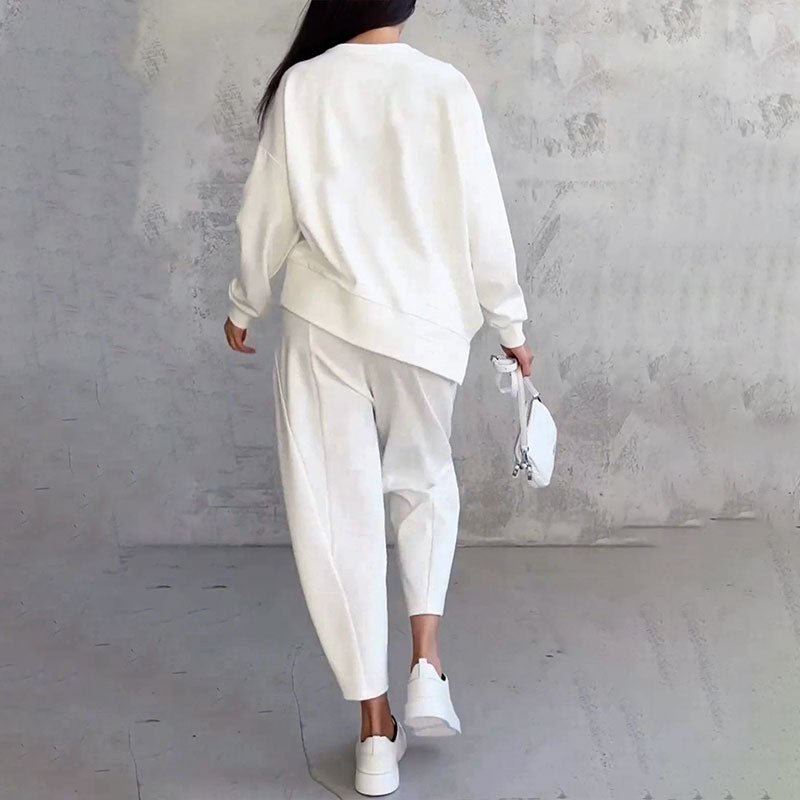 2-piece set with long sleeves and crew neck trousers