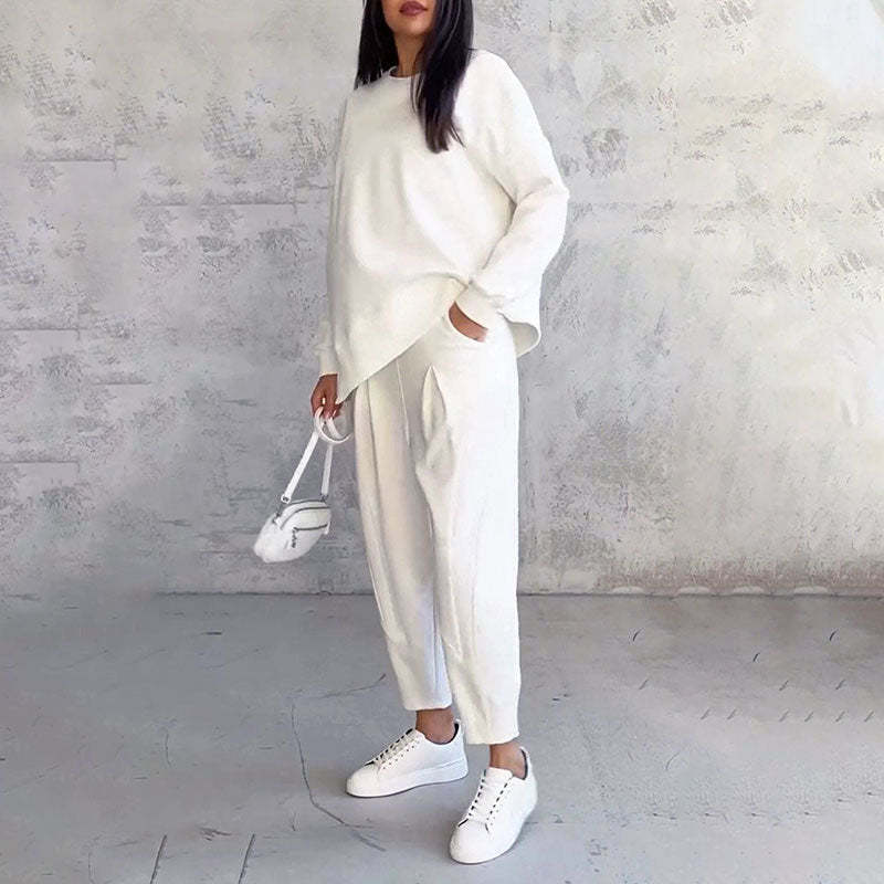 2-piece set with long sleeves and crew neck trousers