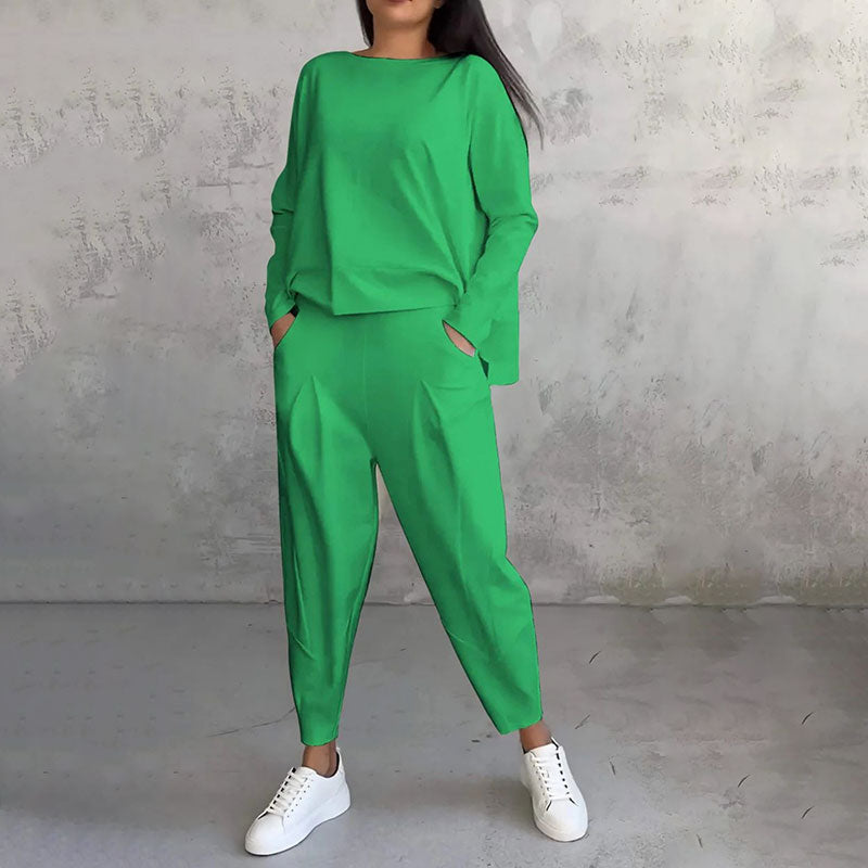 2-piece set with long sleeves and crew neck trousers