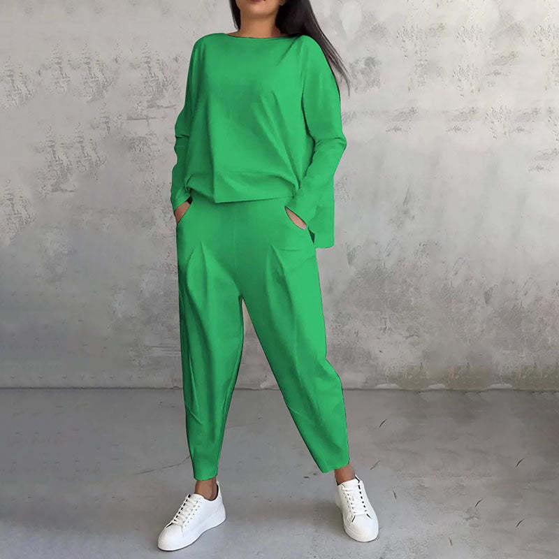 2-piece set with long sleeves and crew neck trousers