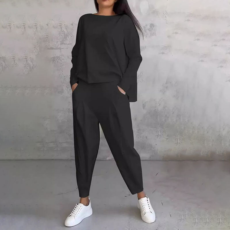 2-piece set with long sleeves and crew neck trousers