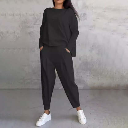 2-piece set with long sleeves and crew neck trousers