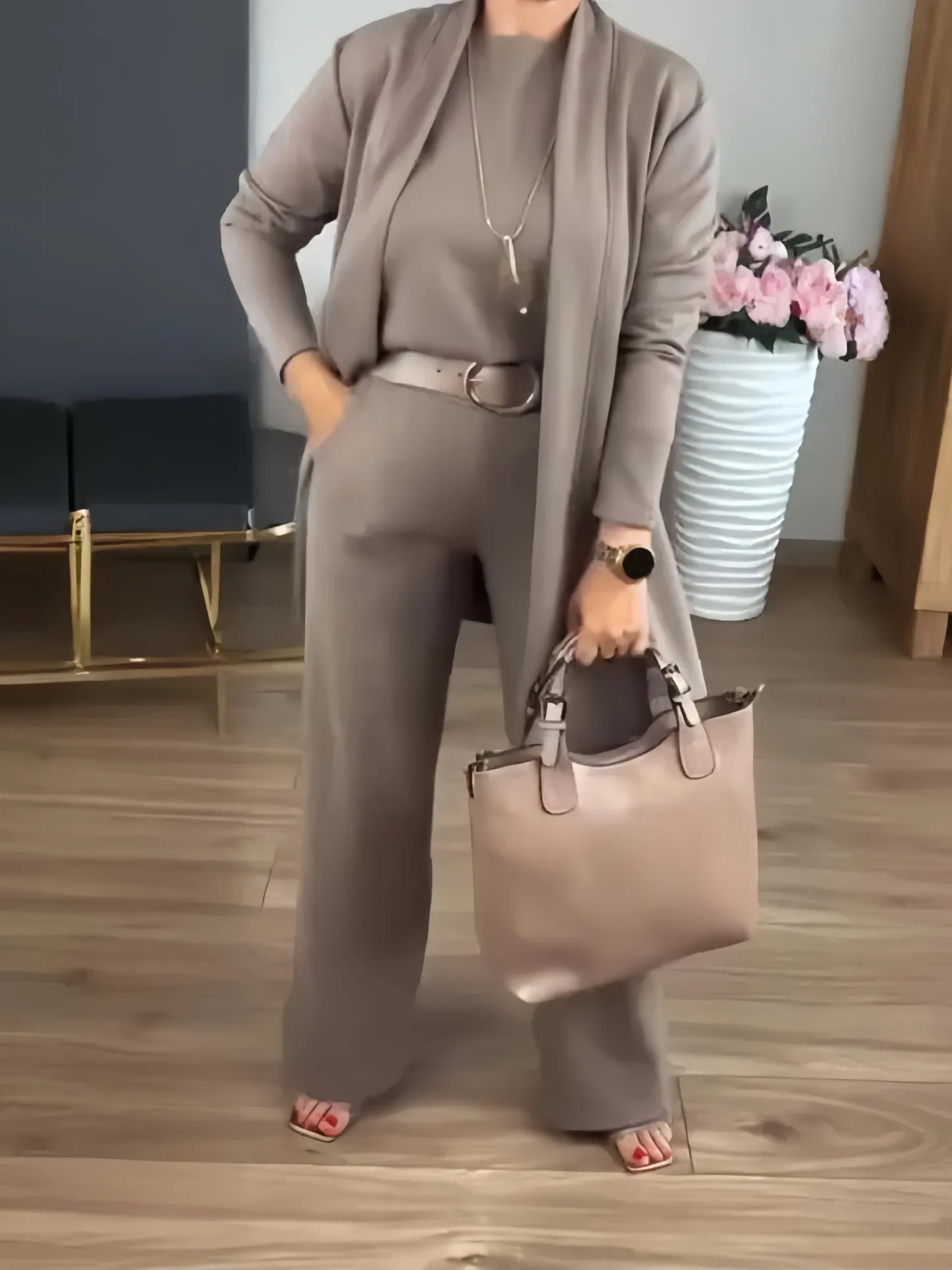 ✈️shipping worldwide⏳Time-Limited Special⏰Elegant 3-piece set including long cardigan, top and pants💞