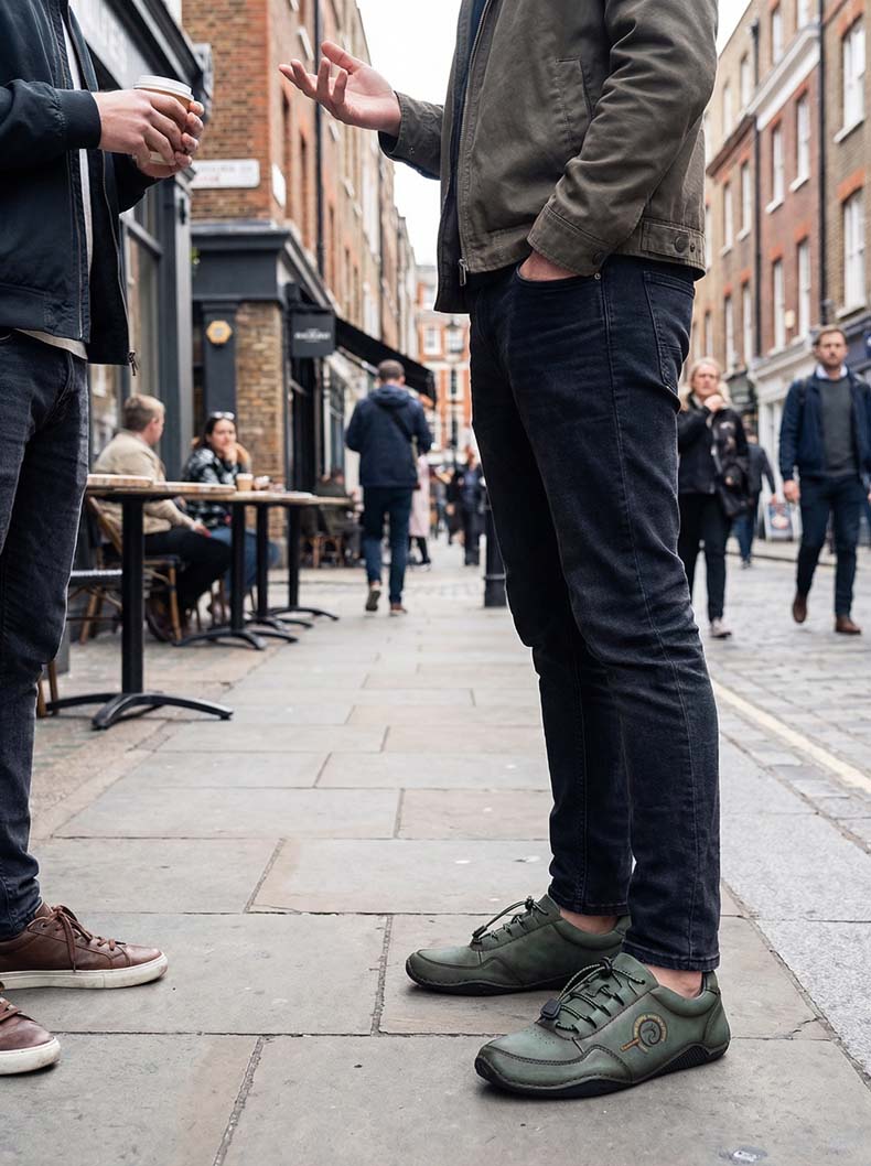 欧美街拍军绿皮鞋