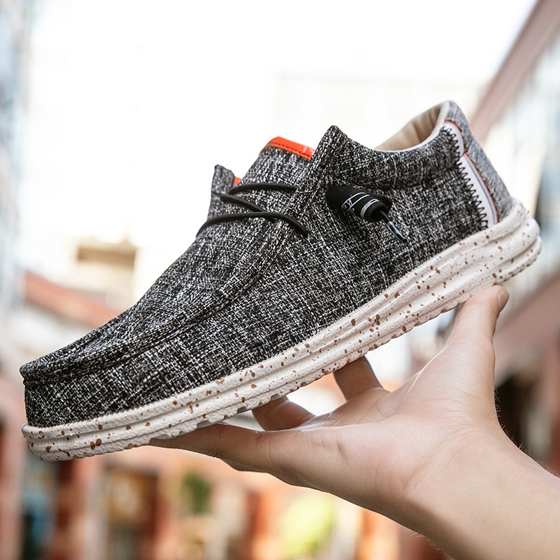 MEN'S COMFORTABLE SLIP-ON CANVAS LOAFERS THAT CONFORM TO THE FOOT