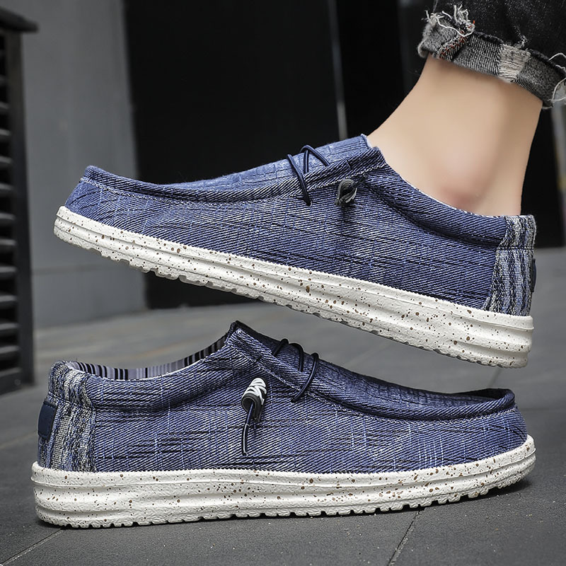 MEN'S COMFORTABLE SLIP-ON CANVAS LOAFERS THAT CONFORM TO THE FOOT