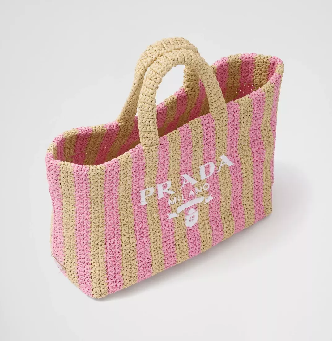 【PRADA】Paris Exclusive! Not in stock in Japan! A very popular raffia tote bag for a summery mood