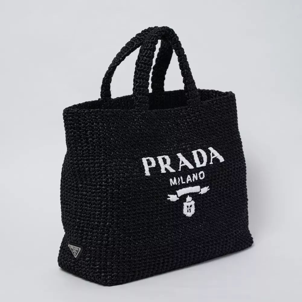 【PRADA】Paris Exclusive! Not in stock in Japan! A very popular raffia tote bag for a summery mood