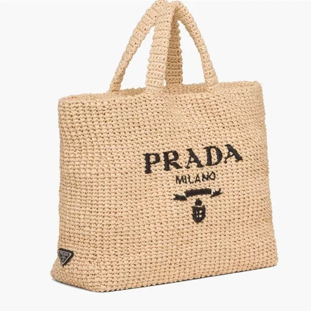 【PRADA】Paris Exclusive! Not in stock in Japan! A very popular raffia tote bag for a summery mood
