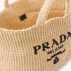 【PRADA】Paris Exclusive! Not in stock in Japan! A very popular raffia tote bag for a summery mood