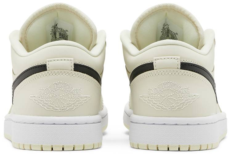 Wmns Low 'Coconut Milk' DC0774-121