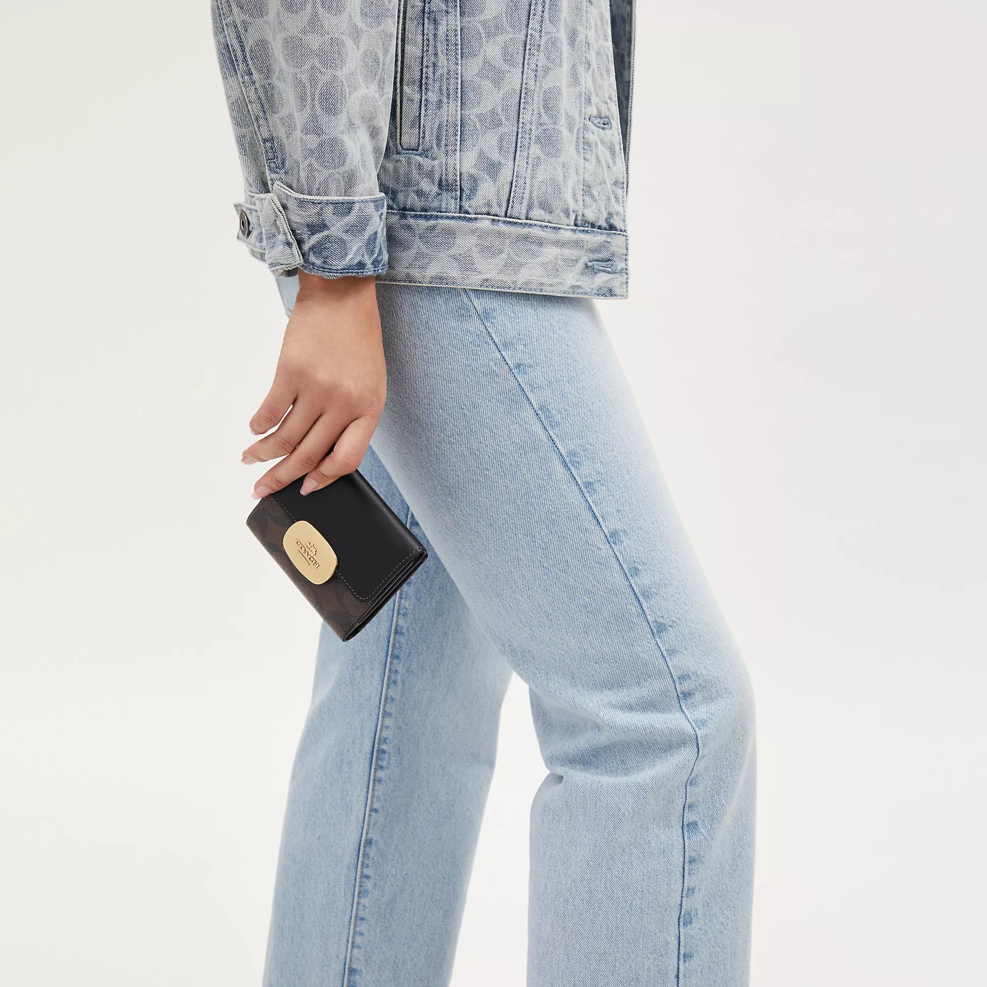 Coathtch Coathtth Outlet Eliza Small Wallet In Signature Canvas