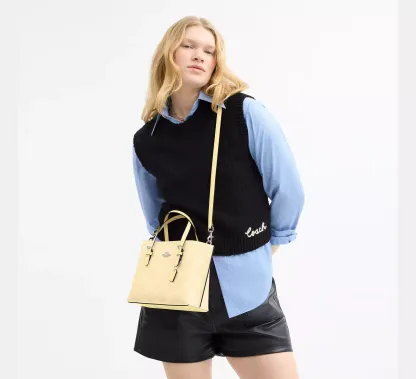 Tote Bag 25 In Signature Canvas