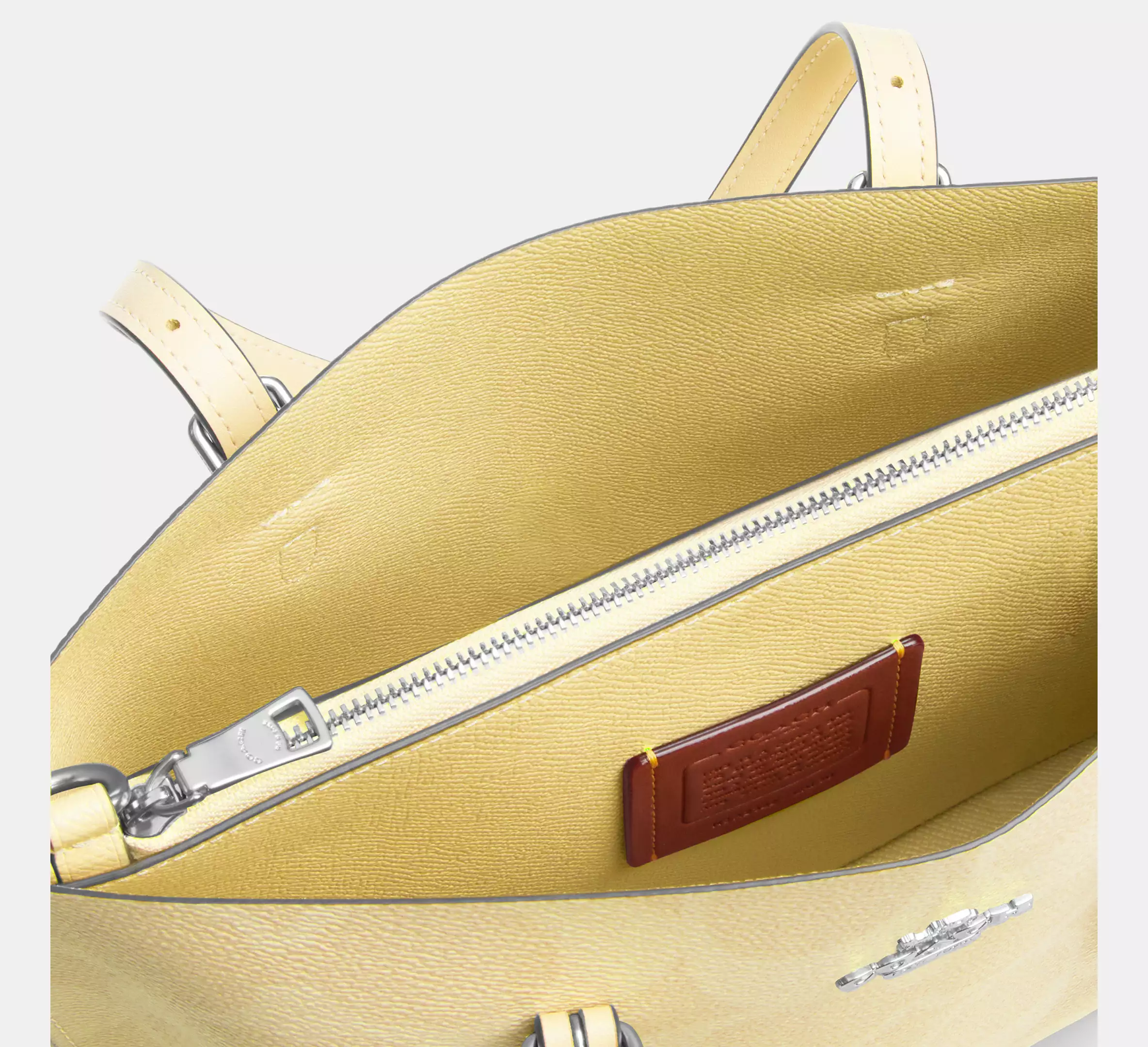 Tote Bag 25 In Signature Canvas