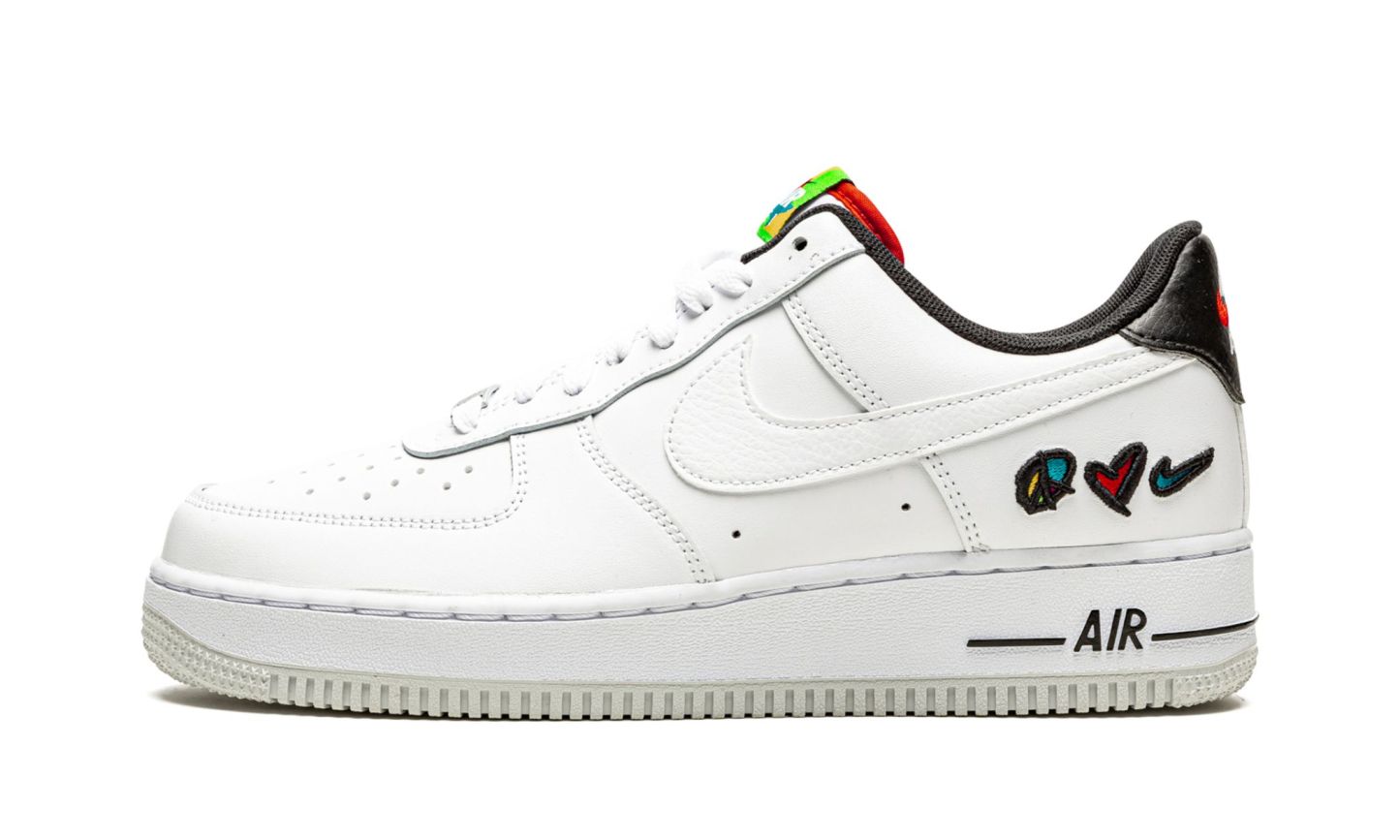 1 Low LV8 ��Peace, Love, Swoosh