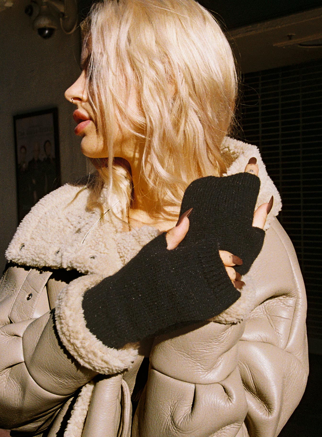 Jhett Mittens Black-Heyiad