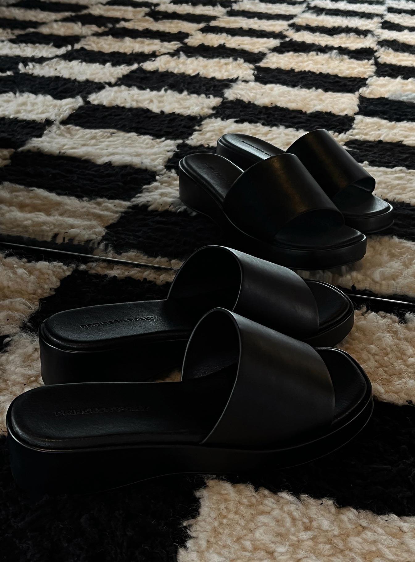 Delia Sandals Black-Heyiad