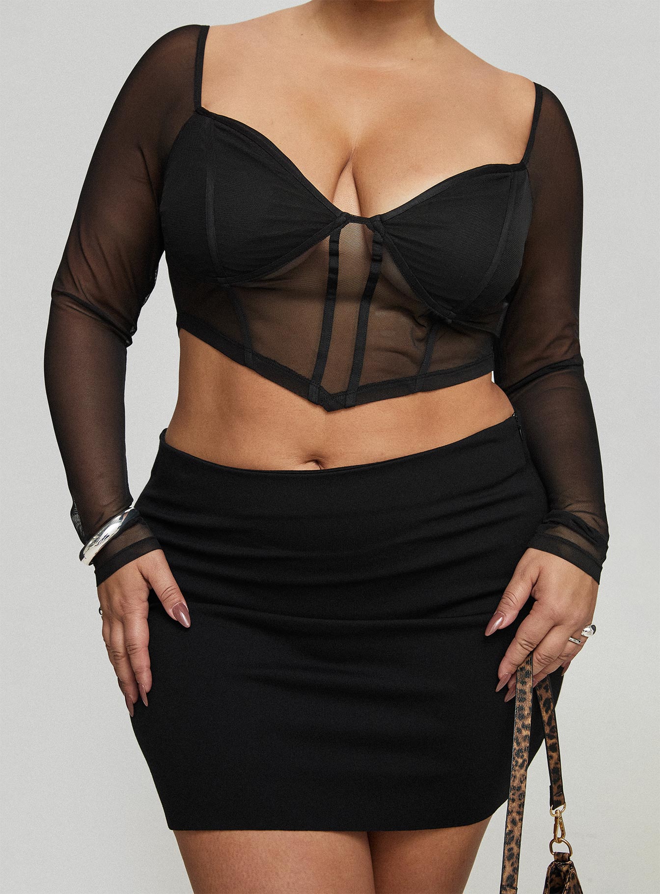 Karley Low Waist Mini Skirt Black Curve-Heyiad