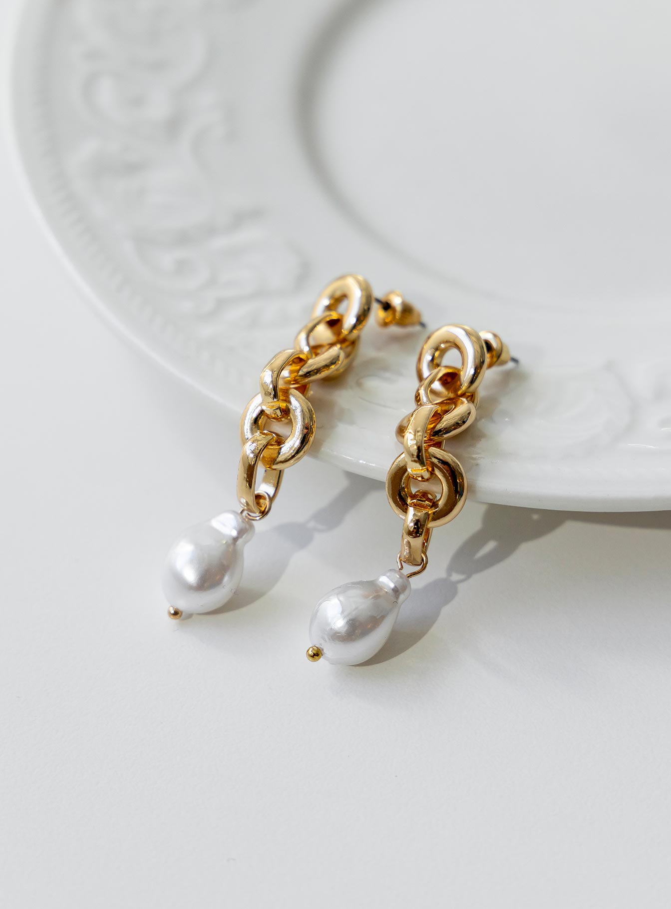 Kanan Pearl Earrings Gold / White-Heyiad