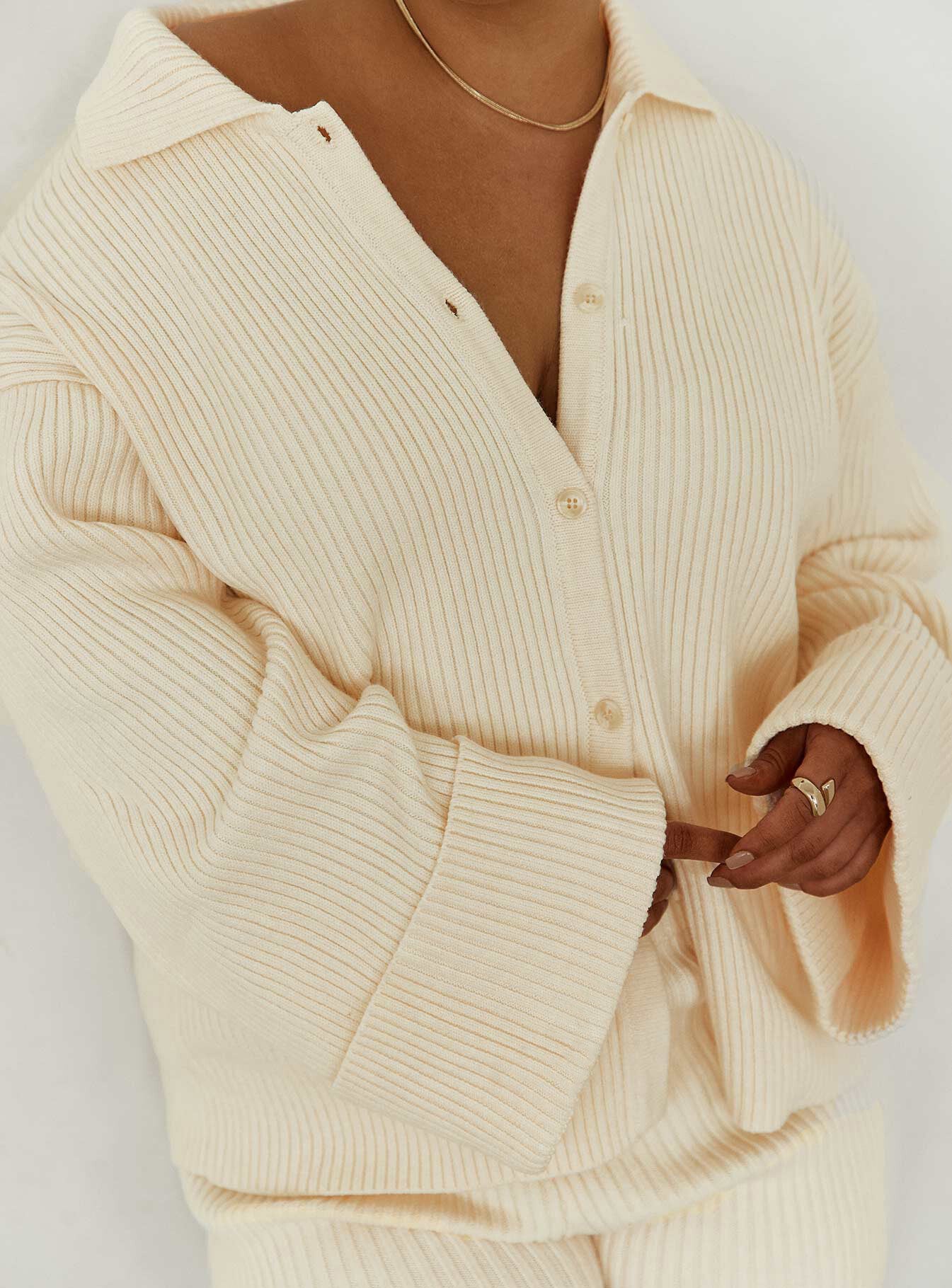 Jhett Long Sleeve Knit Shirt Cream Curve-Heyiad