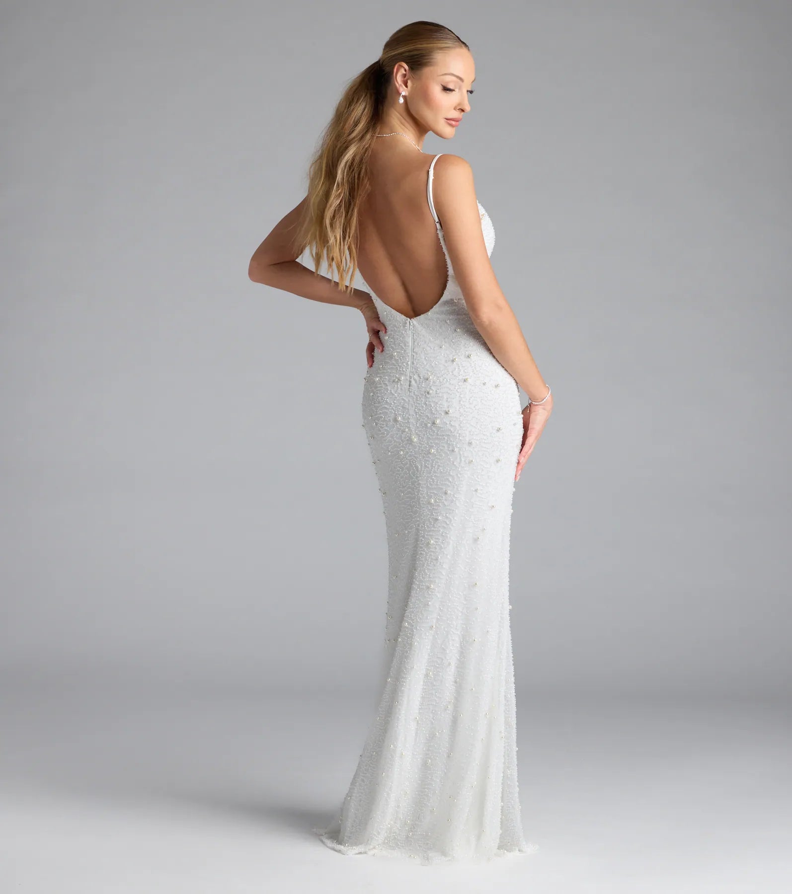 Step into milestone moments with the Amara Corset Mermaid Sequin Formal Dress, a standout in white dresses perfect for birdal showers, Easter celebrations, and 2025 grad looks.