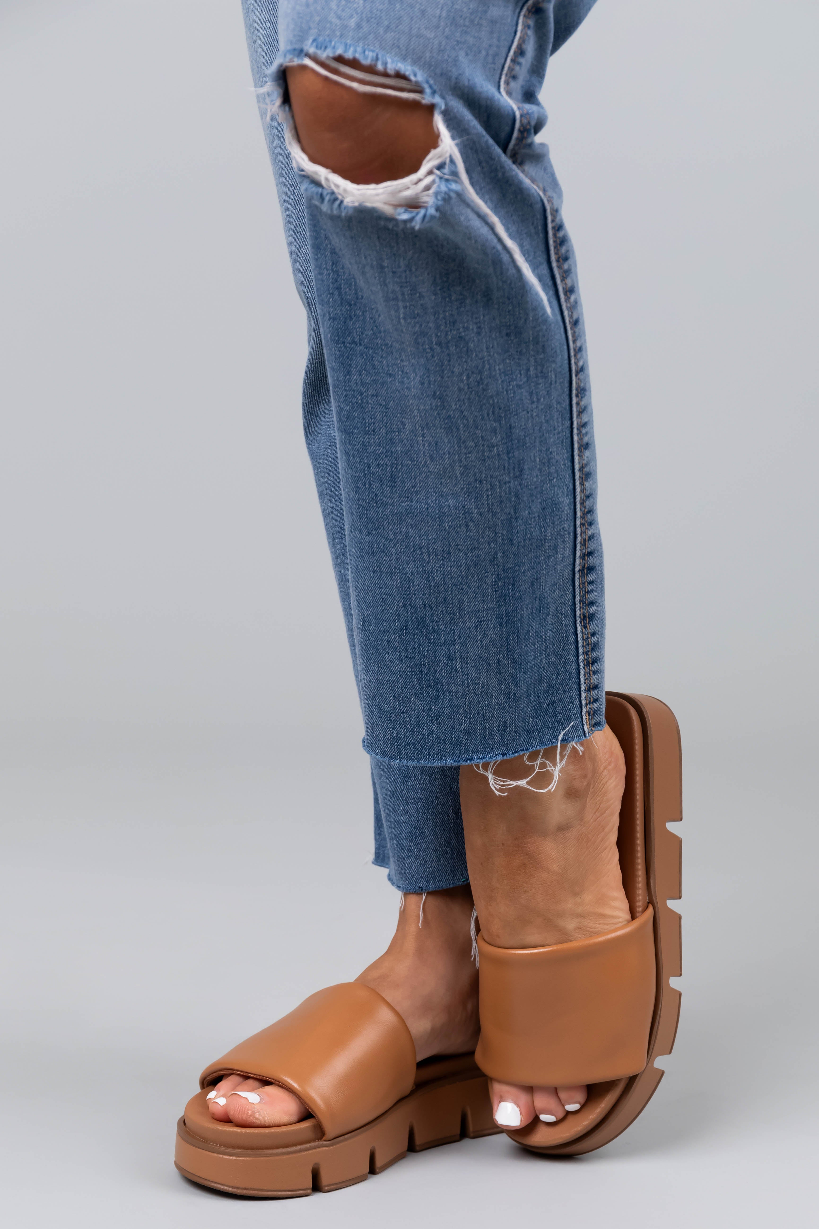 Cognac Treaded Platform Slide Sandals-Newayad