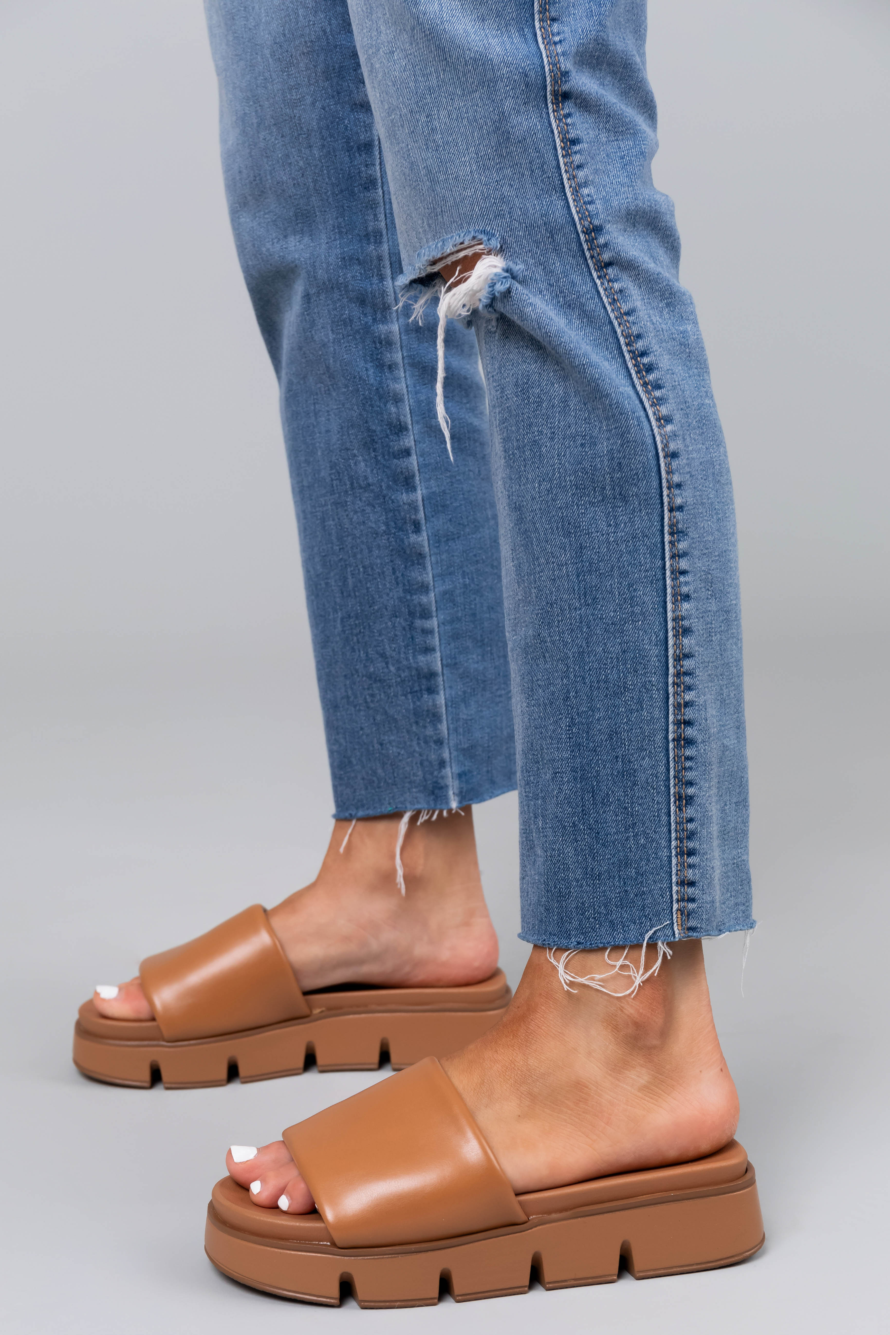Cognac Treaded Platform Slide Sandals-Newayad