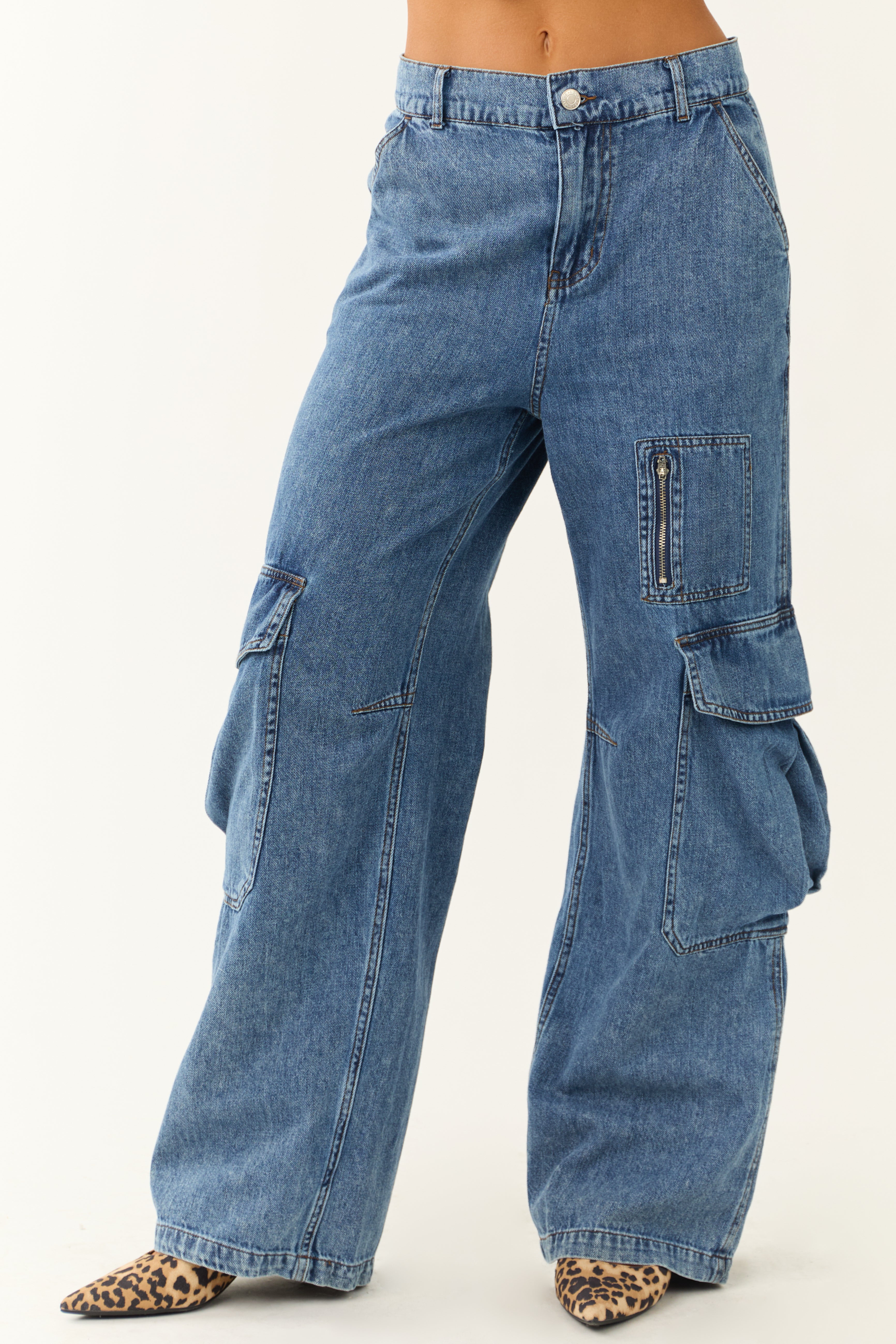 Signature8 Medium Wash Wide Leg Cargo Jeans-Newayad
