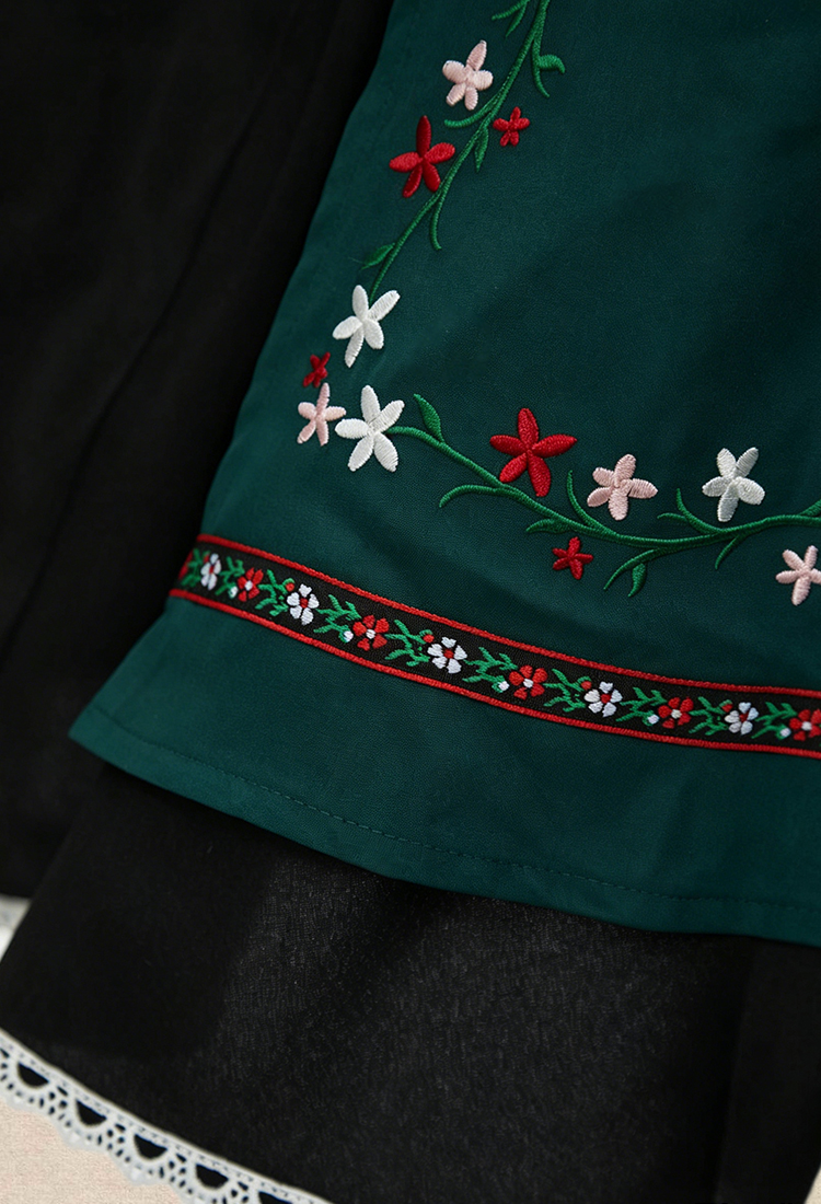 Oktoberfest Bavarian Attire German Dirndl Embroidered Dress with Apron and Blouse