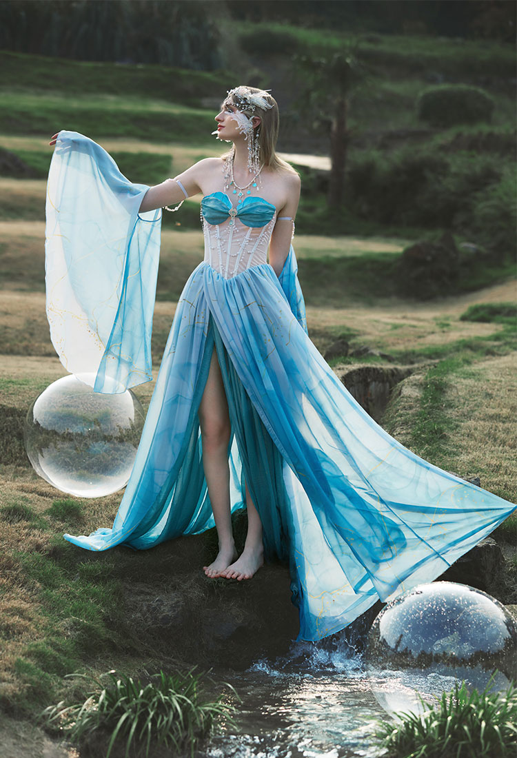 Medieval Mermaid Dress Renaissance Vintage Blue Gradient Dress with Sleeves and Necklace