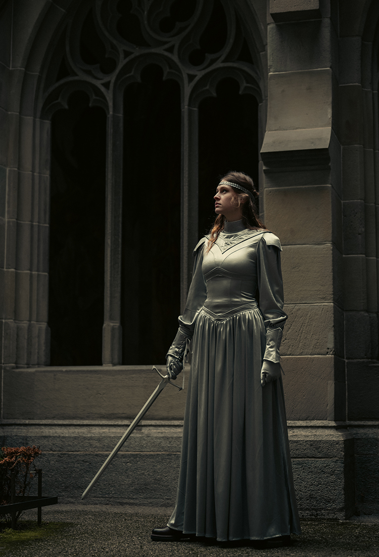 Medieval Elegant Female Warrior Dress Women Knight Maxi Dress with Gloves and Wrist Armor