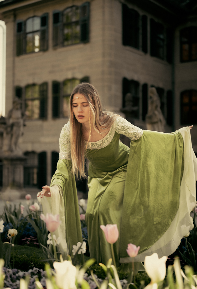 The Lord of the Rings Arwen Undómiel Medieval Coronation Dress Renaissance Elf Style Velvet Lace-trimmed Dress
