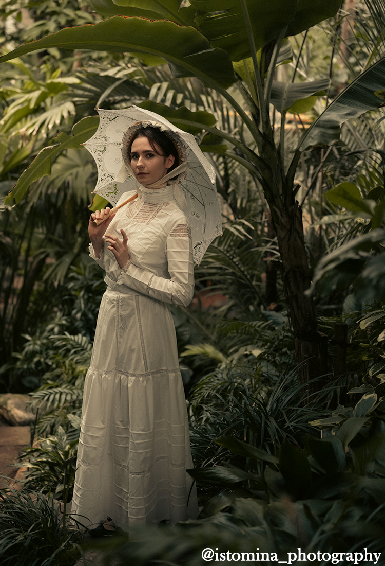 Medieval Renaissance Vintage Style Edwardian White Dress Set Gothic Sleeveless Lining Long Sleeve Top and Skirt
