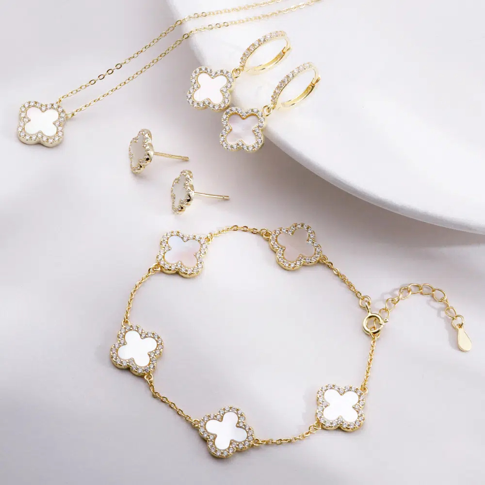 Klee 3-teiliges Set: Halskette, Armband und Creolen
