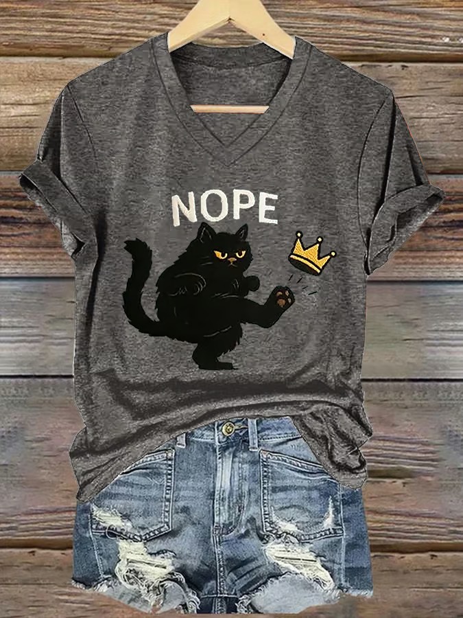 Women's V-Neck Retro No Kings In America Cat Crown Graphic Tee