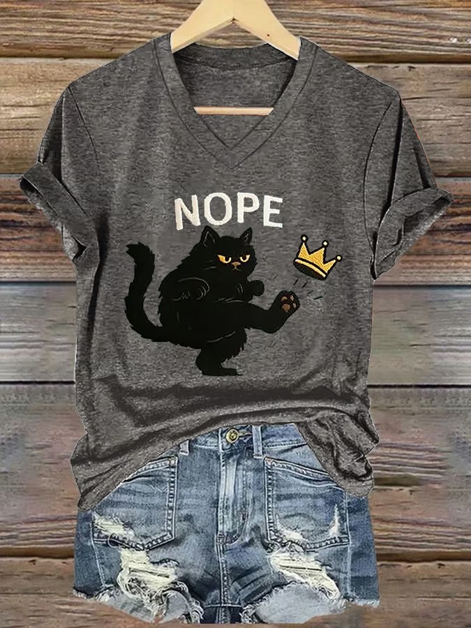 Women's V-Neck Retro No Kings In America Cat Crown Graphic Tee