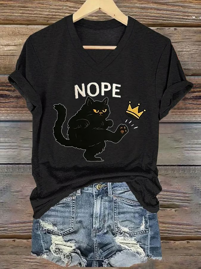 Women's V-Neck Retro No Kings In America Cat Crown Graphic Tee