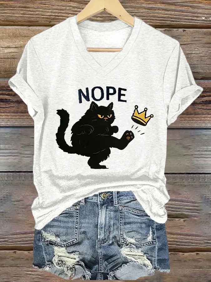 Women's V-Neck Retro No Kings In America Cat Crown Graphic Tee